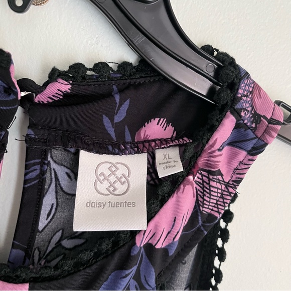 Daisy Fuentes Black sleeveless blouse with Pink & purple Floral Print xl - Picture 4 of 5